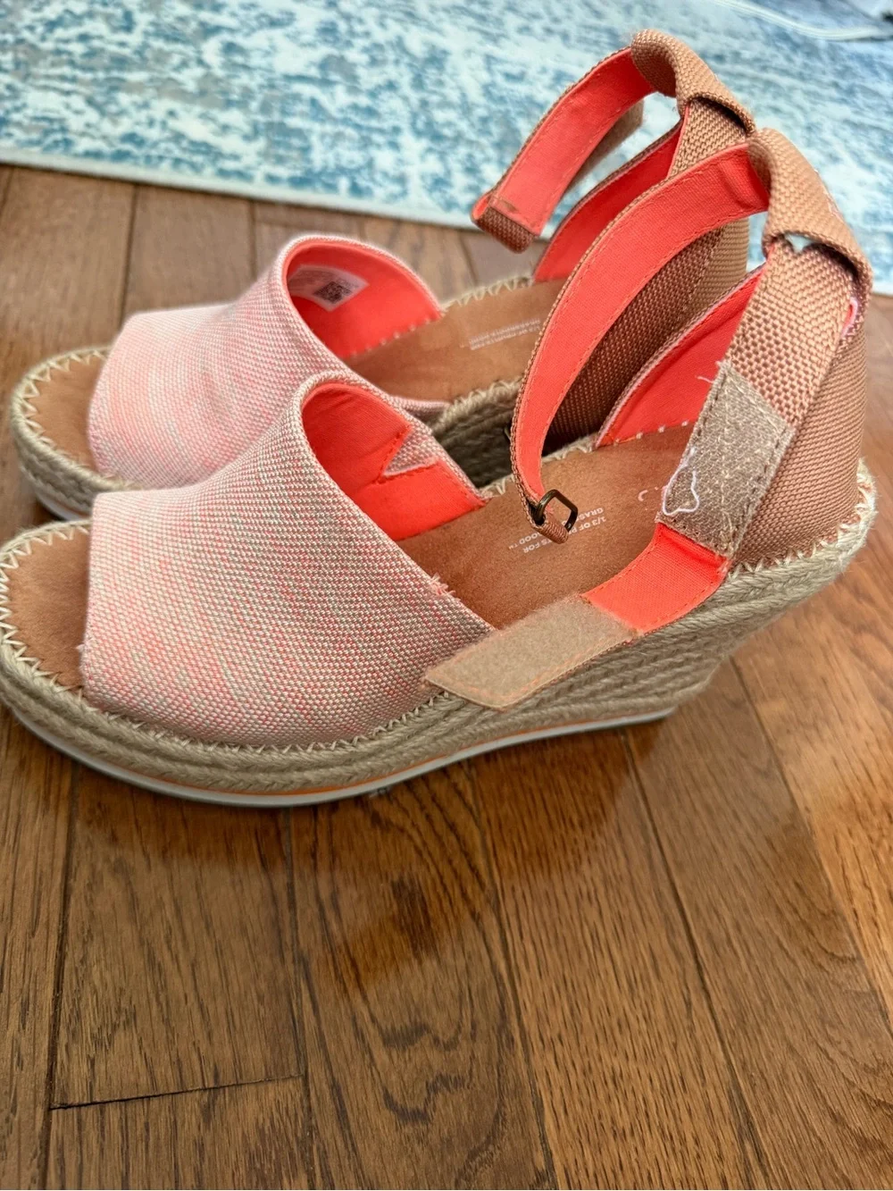 Toms coral canvas